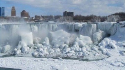 Le vortex polaire gèle les chutes du Niagara