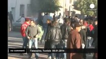 Tunisia: clashes after police block market sellers