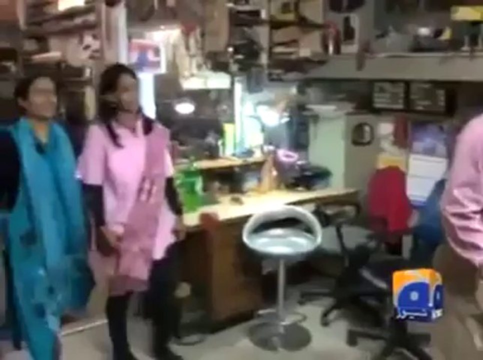 2 Pakistani Women Made Strong Herself After Huband,s Death