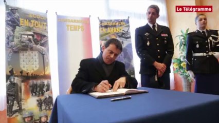 Châteaulin. Valls échange avec une future gendarme de... Matignon (22) !