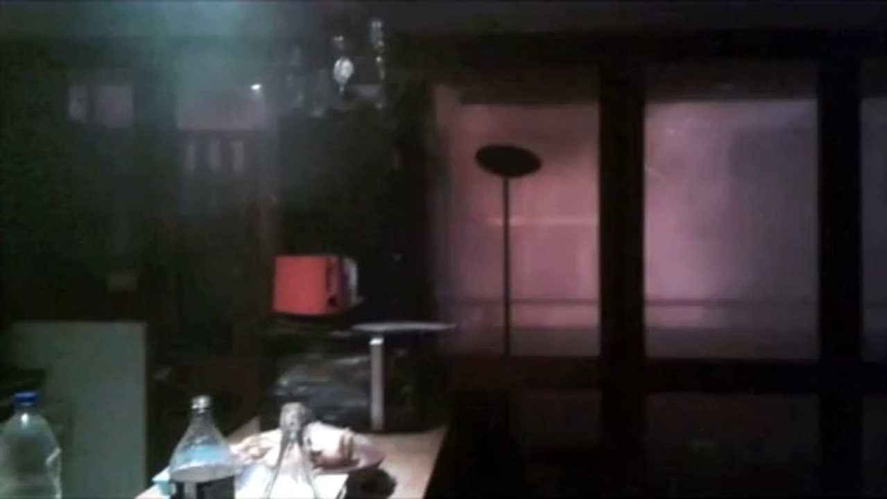 Vidéo reporter mobile : l'incendie vu d'un appartement menacé par les flammes