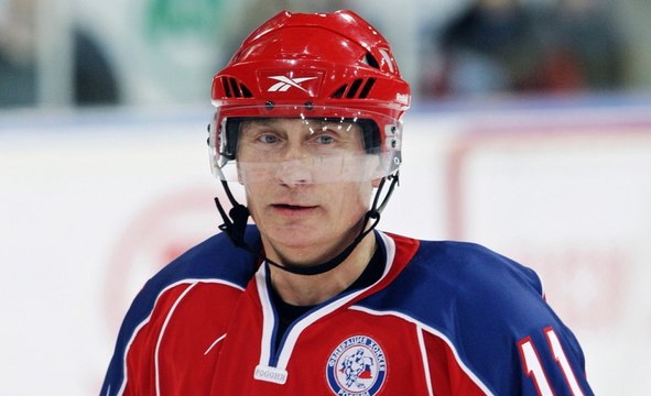 Vladimir Poutine s'essaie au hockey sur glace - ZAPPING ACTU HEBDO DU 11/01/2014