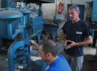 Download Video: Finalisation et personnalisation des boules de pétanque La Boule Bleue