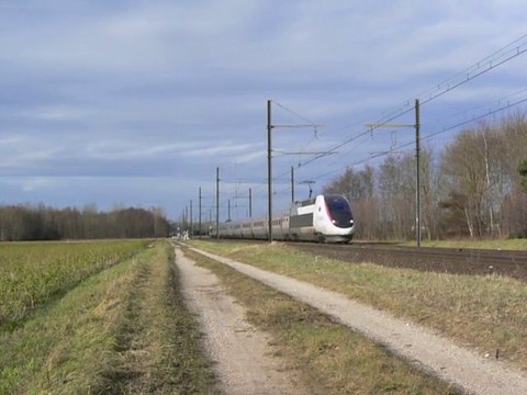 TGV Pos 4411 Paris/Lausanne à Auxonne