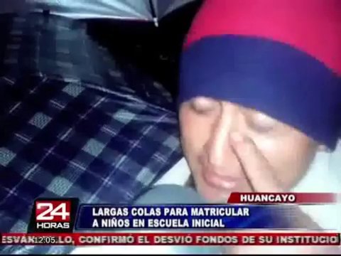 Denuncian cobros irregulares y largas colas por matriculas en varios colegios