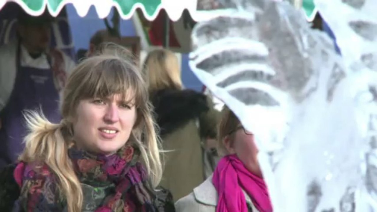 Competition in full swing at London ice sculpting fest