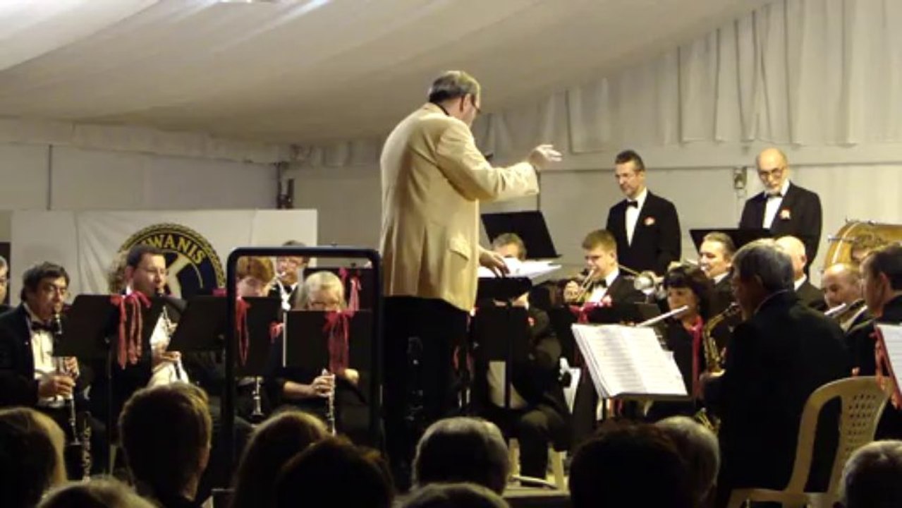 Mme Medley + Final par l'Orchestre de l'Harmonie de Nissan 19.10.2013 Chapiteau du Parc des Sports de Narbonne