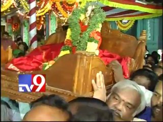 Huge devotees at Tirumala and Bhadrachalam on Vaikunta Ekadashi
