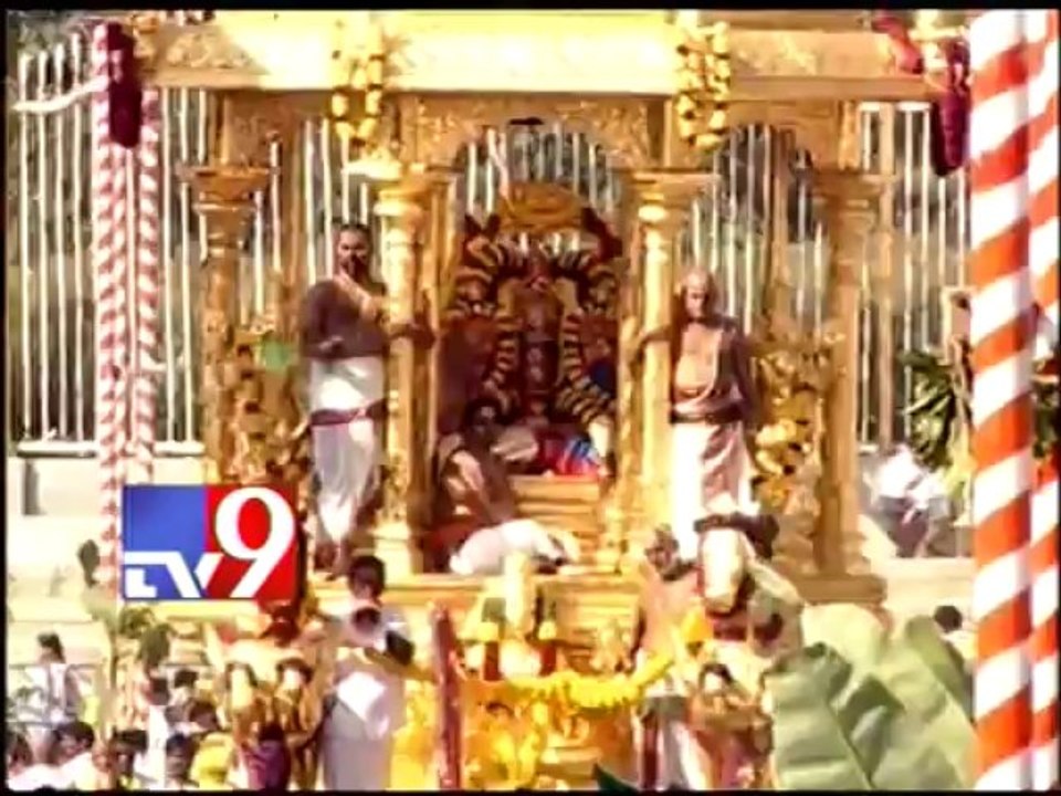 Temples teemed with devotees on Vaikunta Ekadashi in Andhra Pradesh