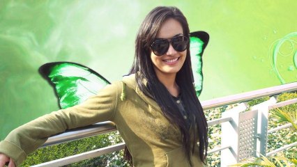 Zoya is playing Hot Badminton Game on Set