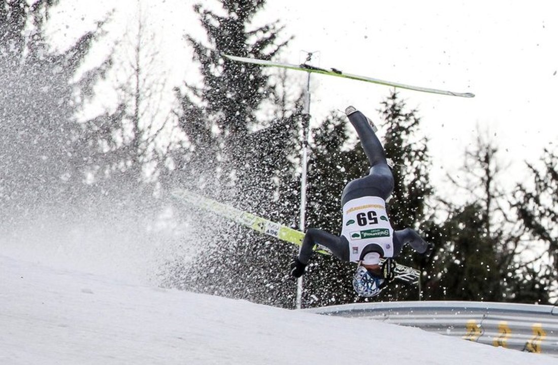 Violente chute de Thomas Morgenstern pendant un saut à skis