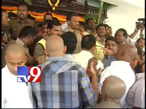 Devotees complain against TTD for not issuing darshan tickets