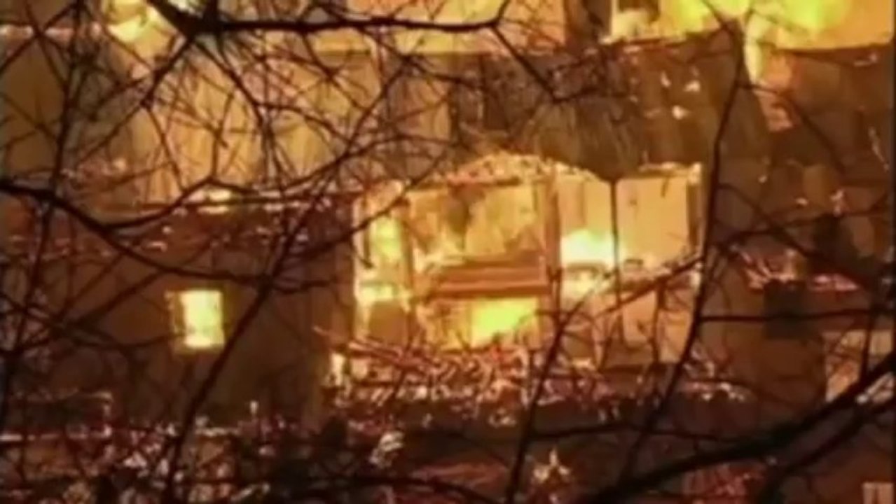 Fire destroys ancient Tibetan town