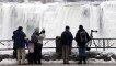 Canada: l'eau des chutes du Niagara tombe malgré le froid