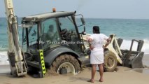 4x4 Stuck at the Beach in Al Aqaa - High Tide Sea Water Coming In!