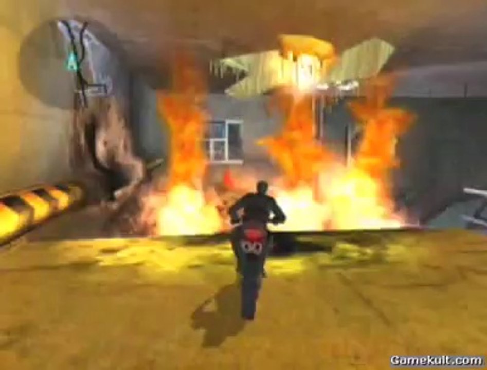 James Bond 007 : Quitte ou Double - James en moto