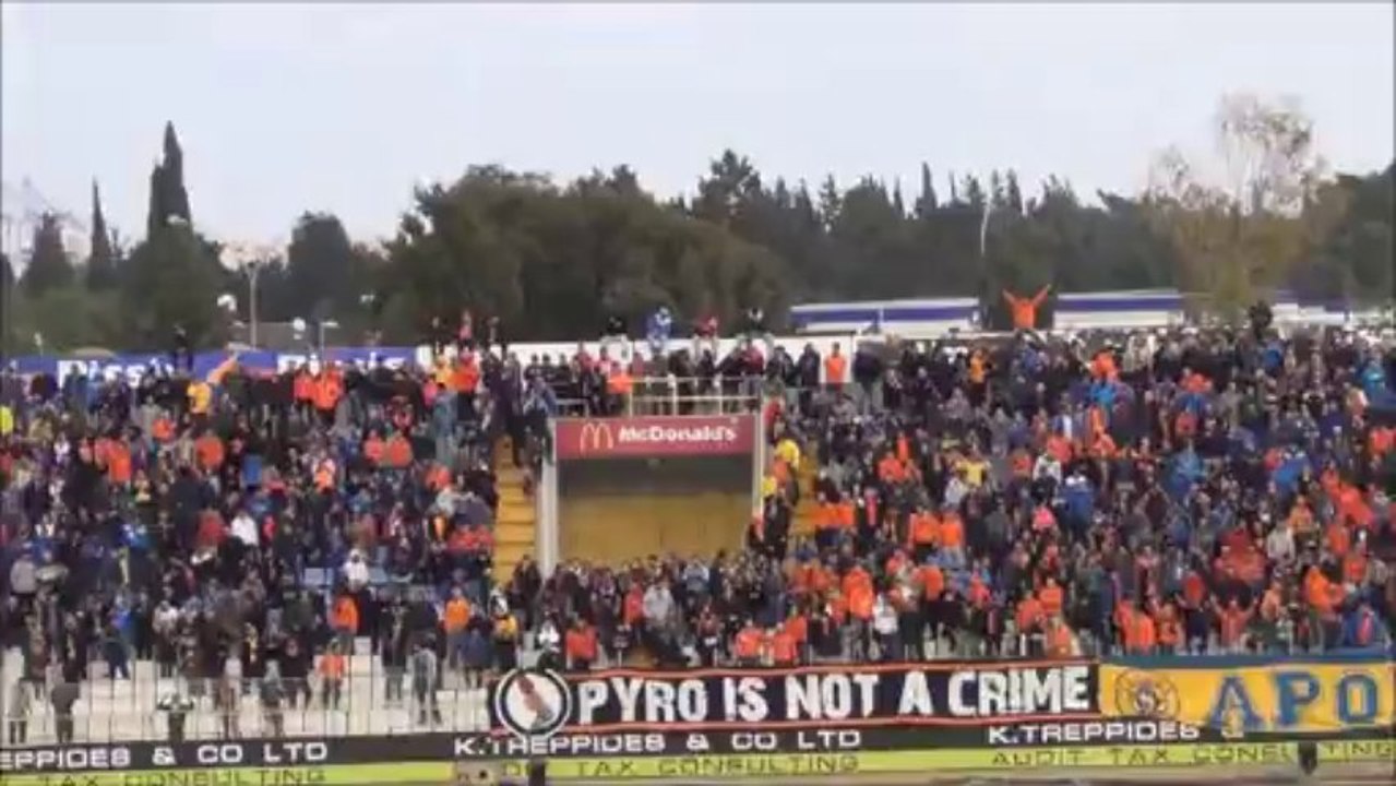 ΑΕΚ-ΑΠΟΕΛ-ΑΠΟΕΛ fans (2)