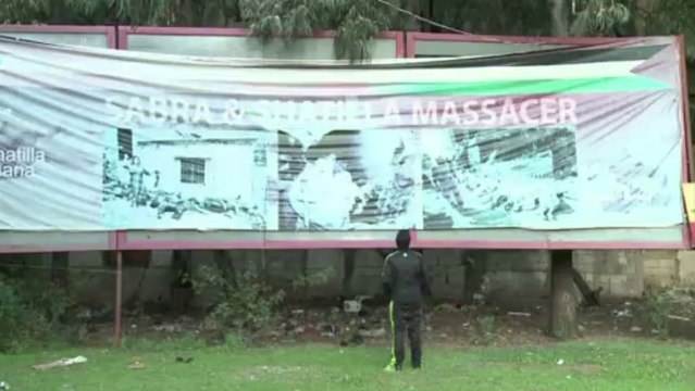 Des réfugiés palestiniens célèbrent la mort d'Ariel Sharon