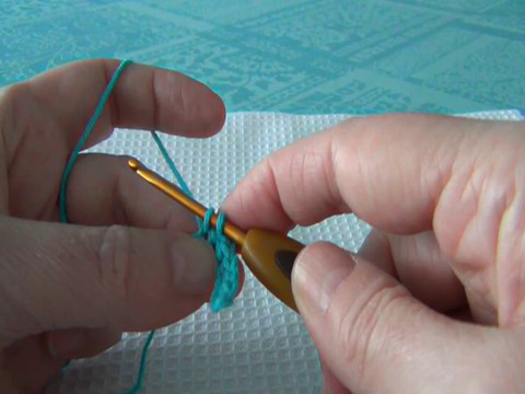 CROCHET / LA MAILLE SERREE rang1