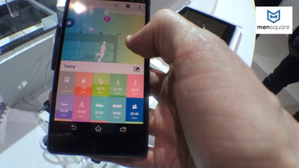 MWC 2014 : prise en main vidéo du bracelet Sony Smartband