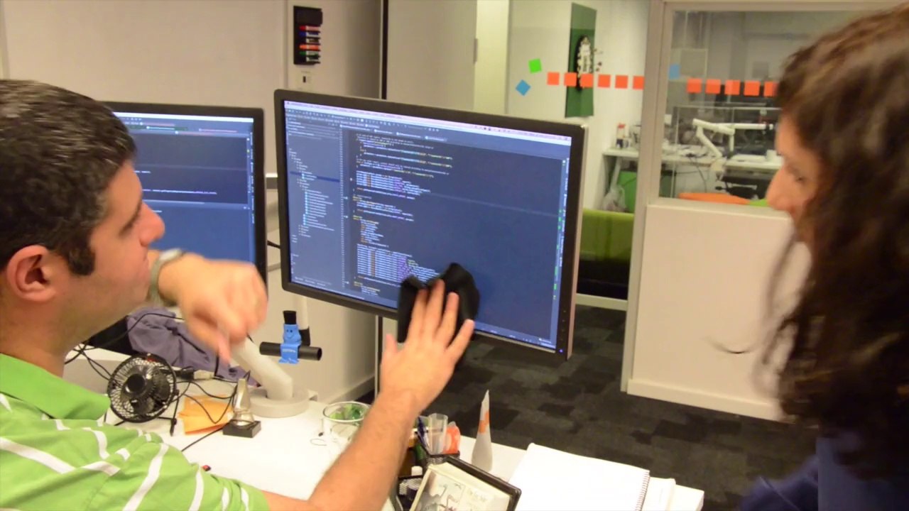Apps Crew (Hebrew subtitles)