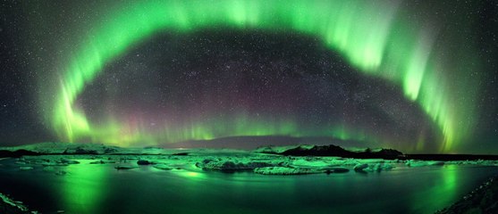 Ski à travers les paysages d'Islande
