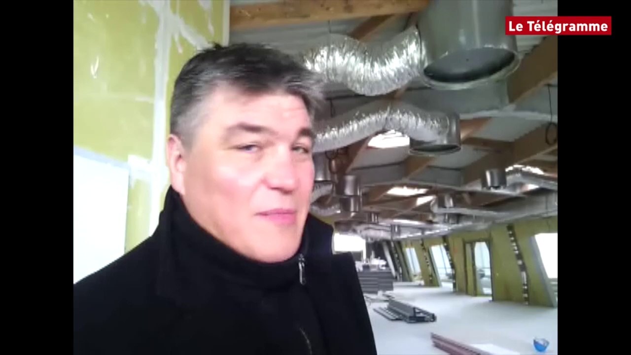 Loudéac. David Douillet visite le chantier du palais des sports