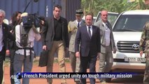 Hollande visits French troops in Central African Republic