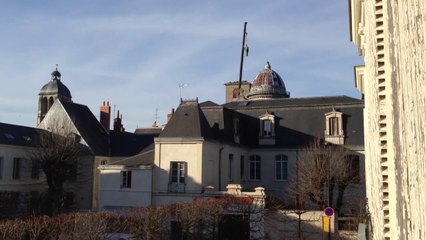 Tours : Démontage de la statue de la basilique Saint-Martin