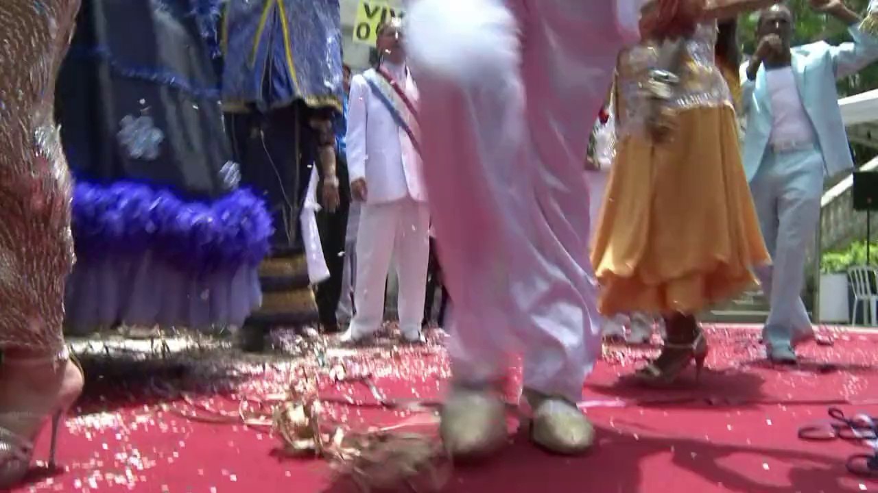 Brésil: le Roi Momo déclare le Carnaval de Rio ouvert