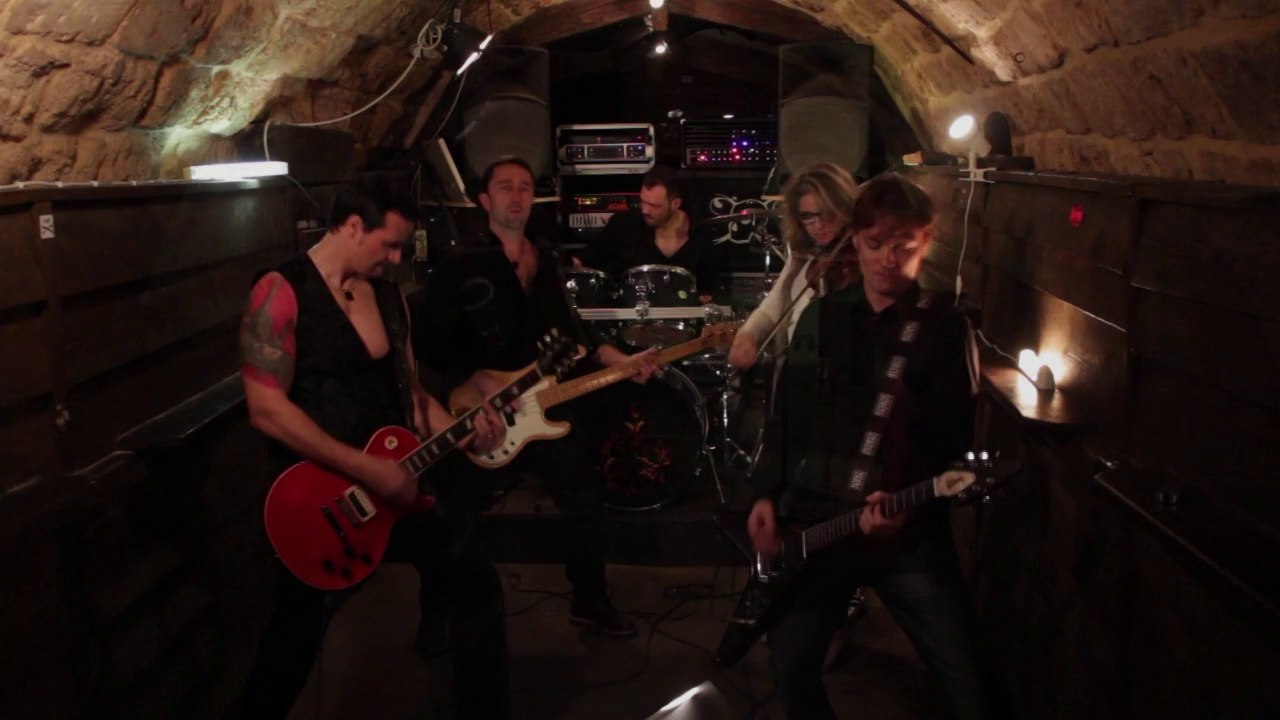 Clip Officiel Black Beauty : Over the Sea