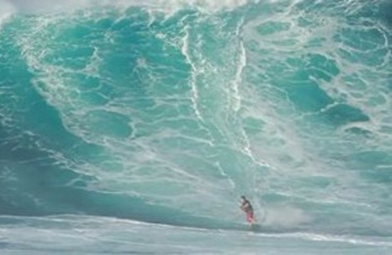 Kitesurf at Jaws - Pro-kiteboarders Jesse Richman and Patri McLaughlin kitesurf JAWS