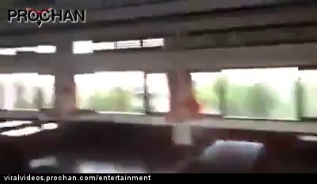 Guys get trapped in the path of Tornado in Bali - Торнадо на Бали on Prochan