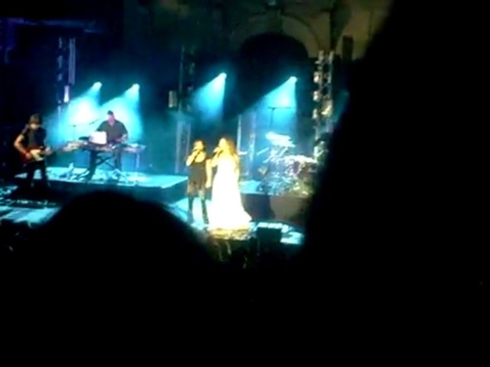 Helene Segara et Veronique Mavros - On n oublie jamais rien, on vit avec