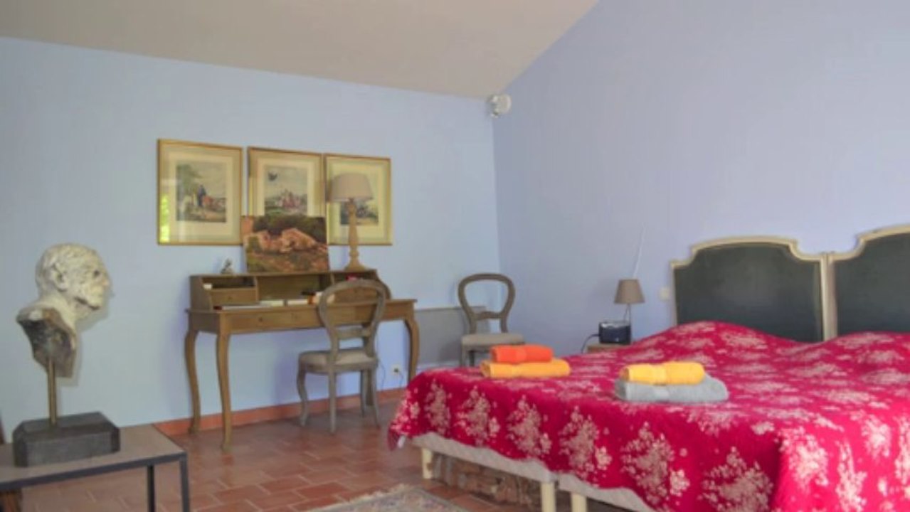 Propriété A LOUER MENERBES - 5 chambres - Piscine - 10/12 personnes - Parc de 6100 m² clôturé