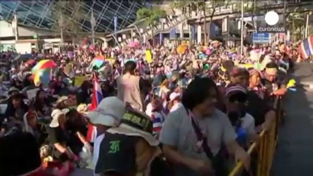 Anti-government protesters try to shut down Bangkok