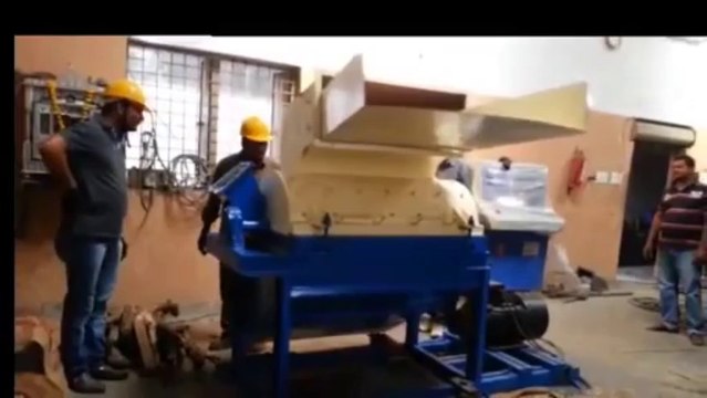 Watch Video of Biomass crusher and Heavy Duty wood chipper that how it works