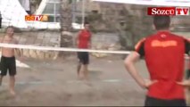 Galatasaray'lı futbolcular plaj voleybolu oynadı