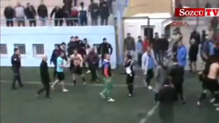 Futbolcular polisleri darp etti