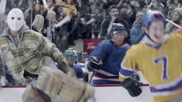 500 hockey players in a Canadian Game!! Canadians Together!!