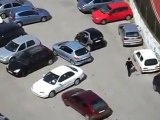 Mini Arabasını Park Edemeyen kadın sürücü