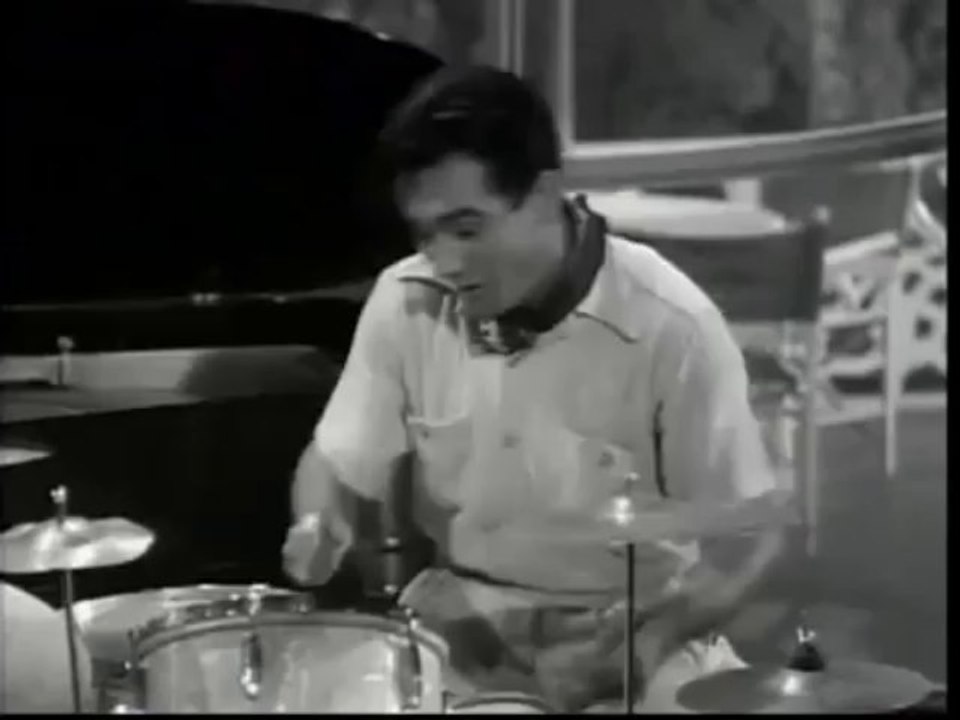 ▶ Benny Goodman, Gene Krupa, Harry James, Lionel Hampton - YouTube