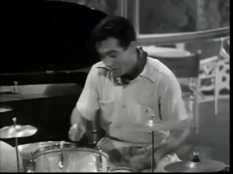 ▶ Benny Goodman, Gene Krupa, Harry James, Lionel Hampton - YouTube