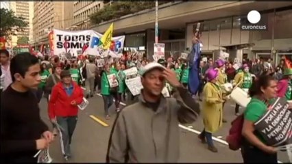 Siyasete giren eski gerilla kamu hizmetlerinden men edildi