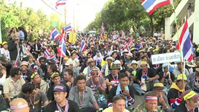 Thai Red Shirts slam opposition shutdown