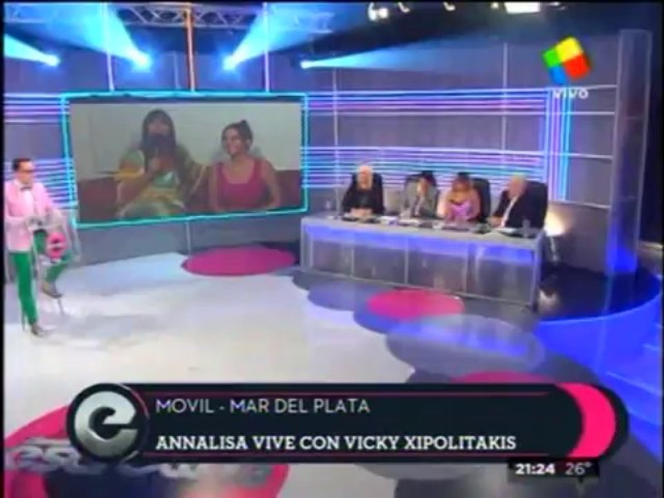 Annalisa se metió en el baño de Vicky y la encontró desnuda