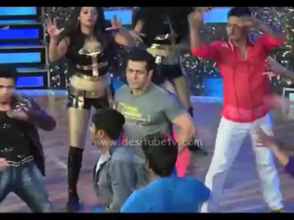 Salman Khan & Daisy Shah   during  film Jai Ho promotion on Dance Indian Dance Season 4.