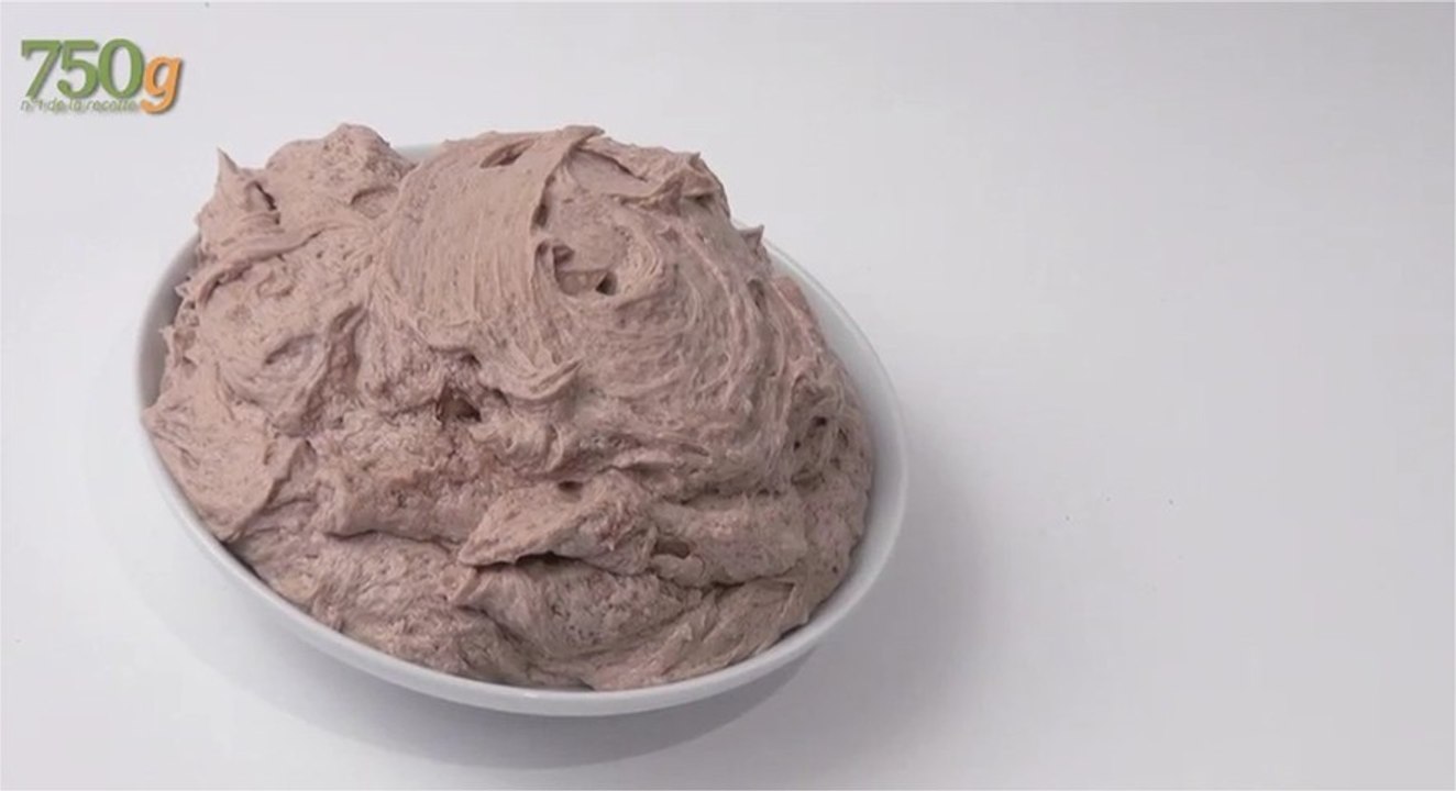 Recette de la Crème au beurre pralinée à la meringue Italienne - 750 Grammes
