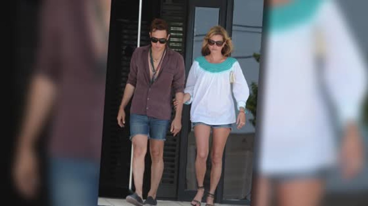 Kate Moss To Receive a Paris Flat For Her 40th