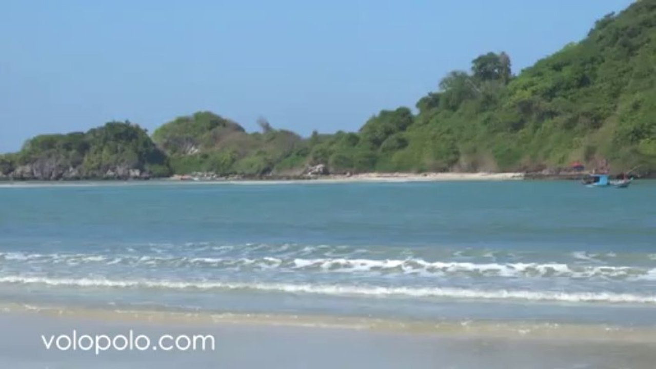 Bo Thong Lang Bay in Bang Saphan